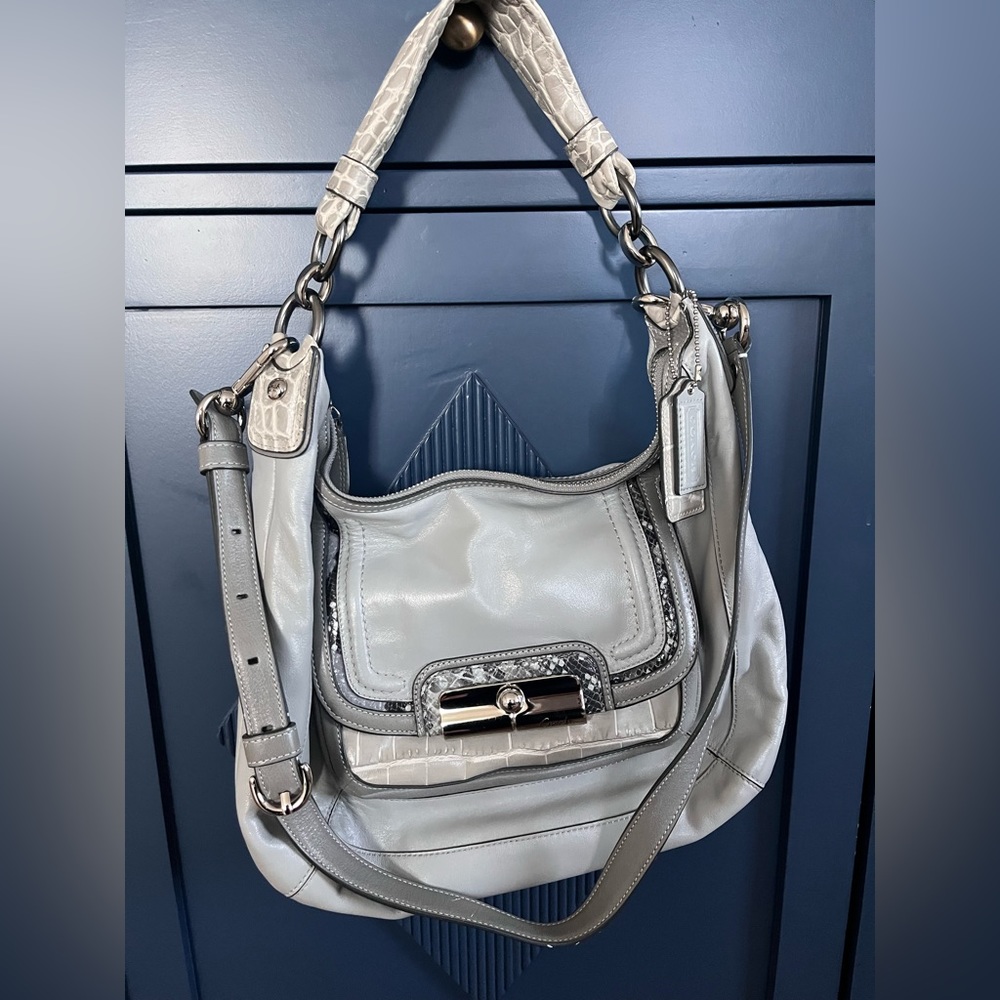 Coach leather handbag in excellent condition.